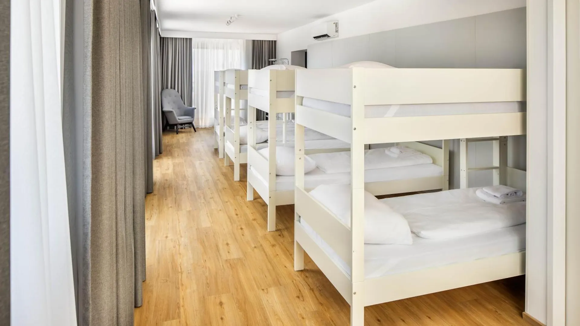Jimmys Apartments Xxl Vienna Hotel