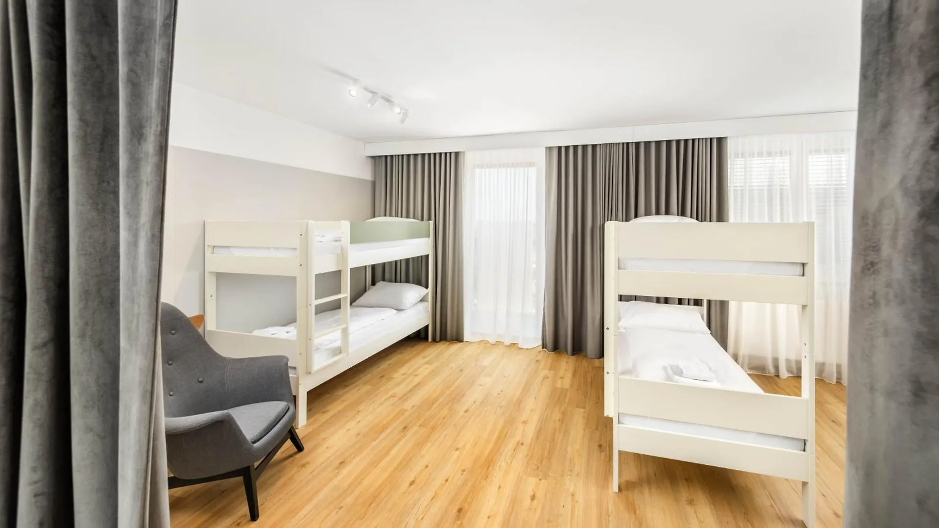Jimmys Apartments Xxl Vienna 4*,