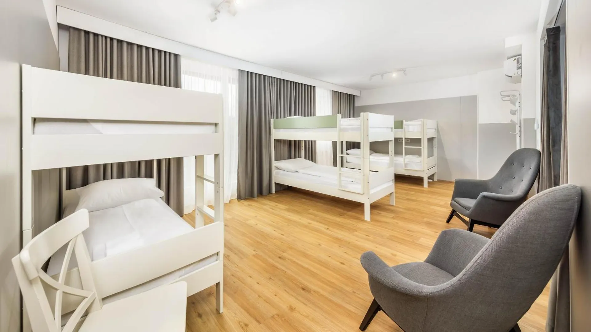 Jimmys Apartments Xxl Vienna 4*,