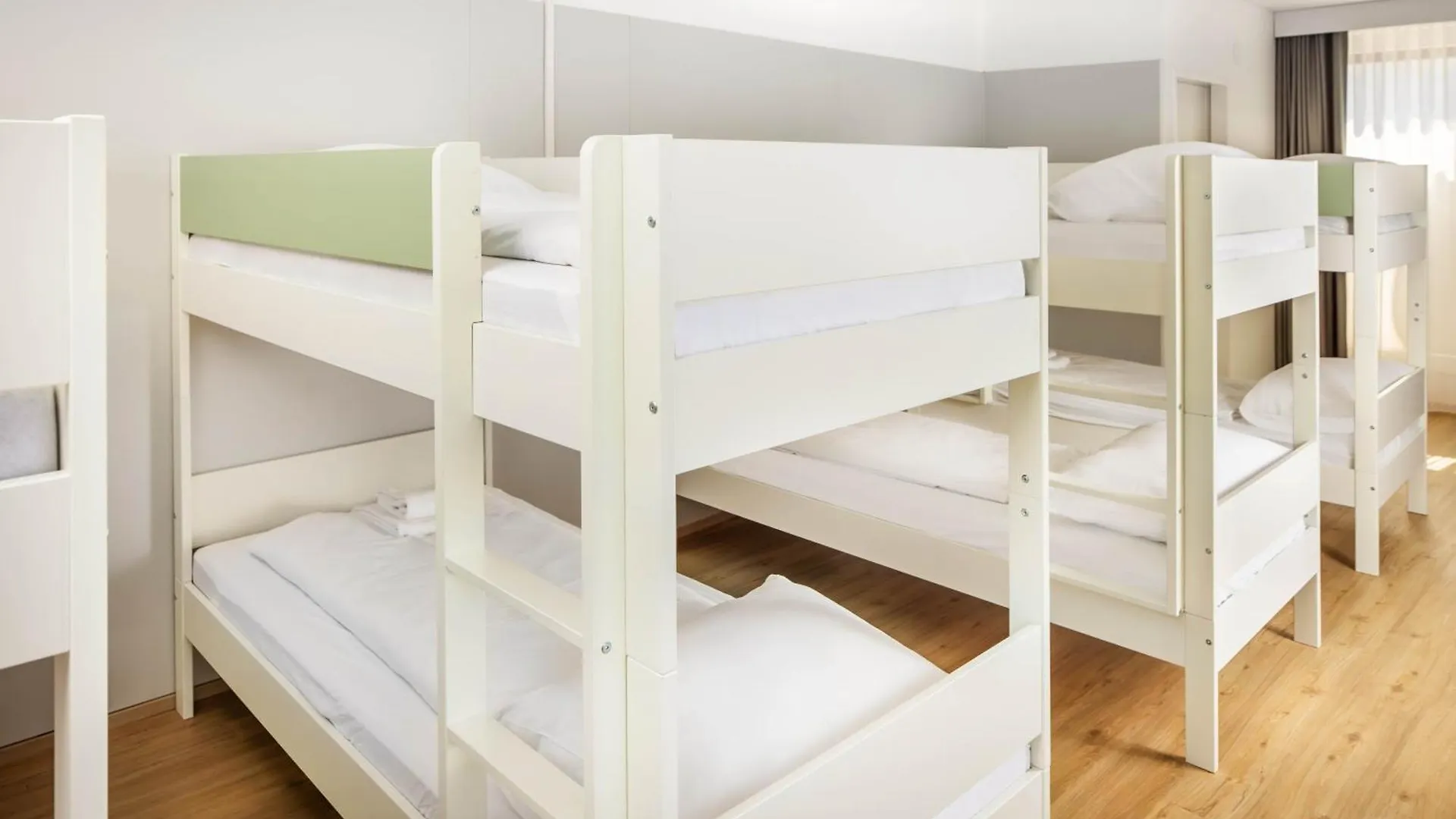 Jimmys Apartments Xxl Vienna 4*,  Austria