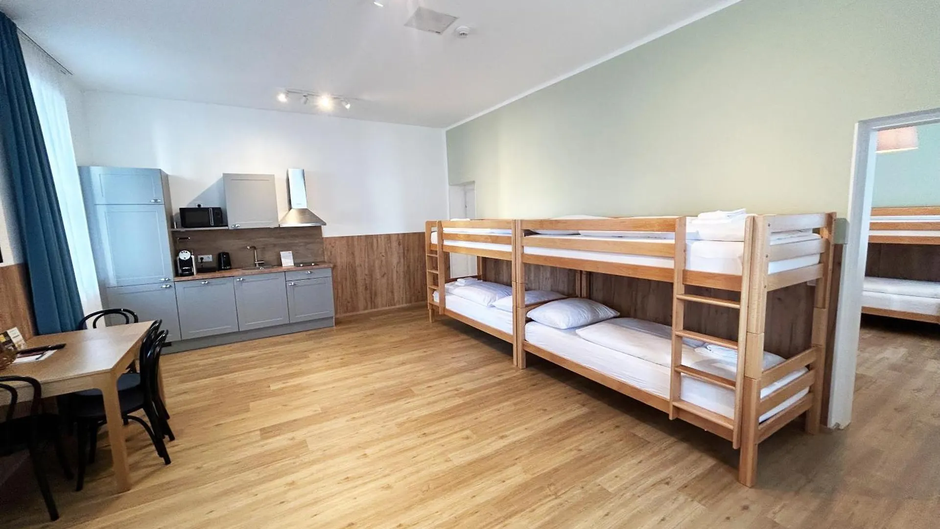 Jimmys Apartments Xxl Vienna 4*,  Austria