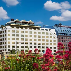 ホテル Radisson Red Hotel,