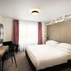 Hotel Elaya West
